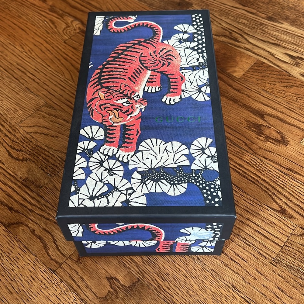 Gucci shoe box, limited edition, with shoe bags